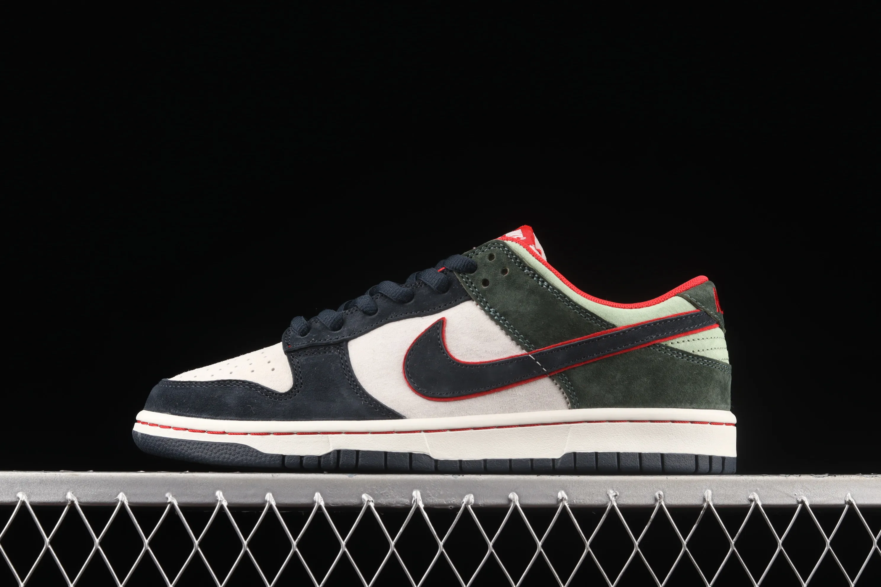 All Categories Nk SB Dunk Series Nk SB Dunk Low Low-top sneakers Otomo Katsuhiro x NK SB Dunk Low "Steamboy OST" Otomo Katsuhiro co-branded SB low-top sports and leisure sneakers LF0039-004